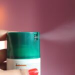 Flacone di RoC Lozione Spray Idratante Soleil-Protect SPF 50 su sfondo chiaro.