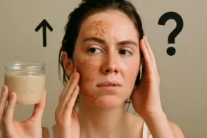 Scrub viso: ogni quanto farlo davvero? Il rischio che pochi considerano nell’eccesso di esfoliazione